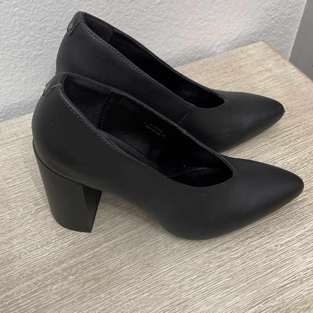 Used Matt & Nat Pumps
Great Condition! - Picture 9 of 9
